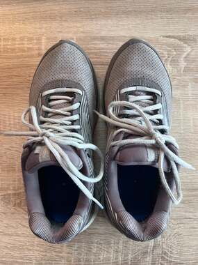 Brooks Addiction Women’s Grey Walking Sneakers size 8.5